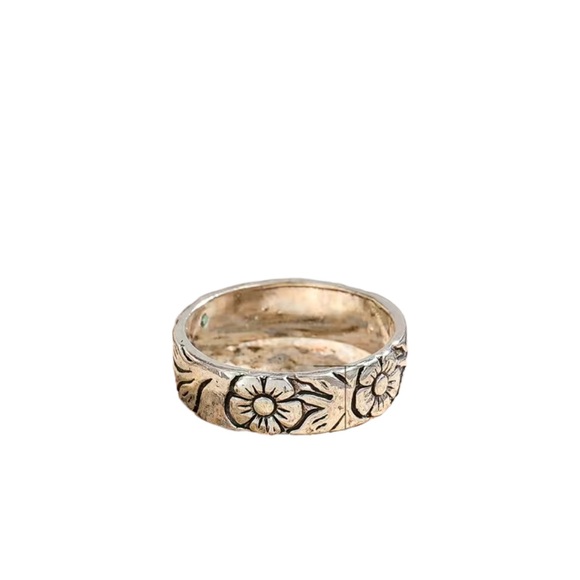 Floral Engraved Silver Band Ring - Picture 4 of 9